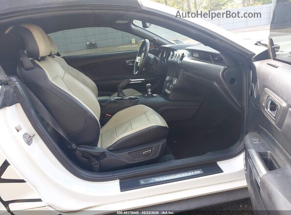 1FATP8UH8G5204684 2016 FORD MUSTANG Белый Вид салона спереди