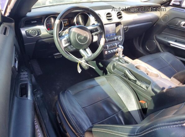 1FATP8UH8L5186018 2020 FORD MUSTANG Черный Вид панели приборов