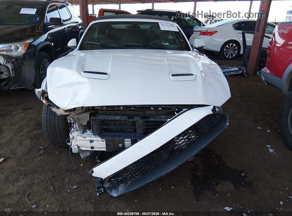 1FATP8UH9J5132451 2018 FORD MUSTANG White Vista del salpicadero