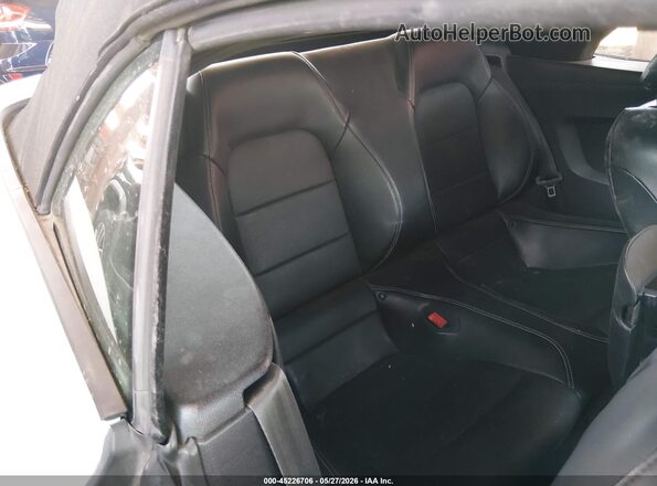 1FATP8UH9J5132451 2018 FORD MUSTANG White Vista de la etiqueta del VIN