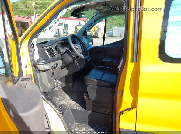 1FBAX2Y83PKA84985 2023 FORD PASSENGER Yellow Սալոնի դիմացի տեսք