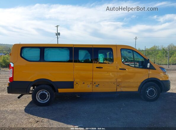 1FBAX2Y83PKA84985 2023 FORD PASSENGER Yellow Սալոնի 360 աստիճան տեսք