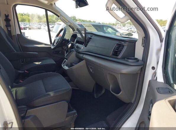 1FBAX2Y88NKA49128 2022 FORD PASSENGER Белый Вид салона спереди