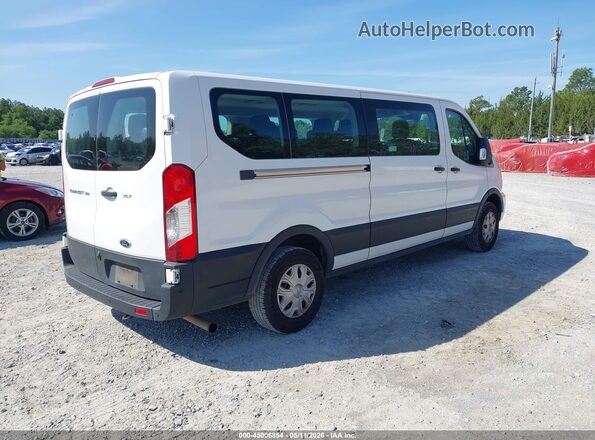 1FBAX2Y88NKA49128 2022 FORD PASSENGER Белый Задняя правая четверть