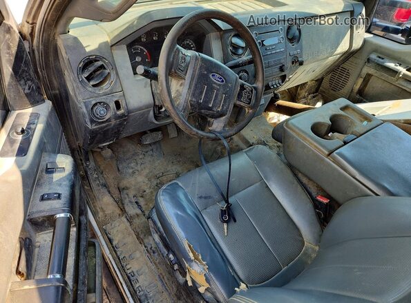 1FD0X5HT4GED02388 2016 FORD F550 White Առջևի վահանակի տեսք
