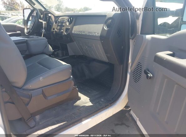 1FDBF2A66GEA33132 2016 FORD F-250 White Вид салону спереду