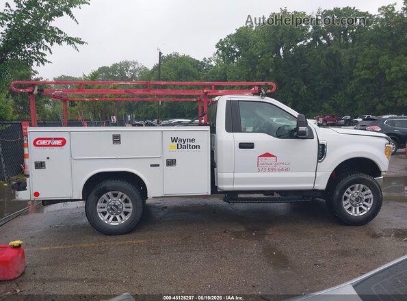 1FDBF2B61HEB42100 2017 FORD F-250 Белый Вид задней части салона