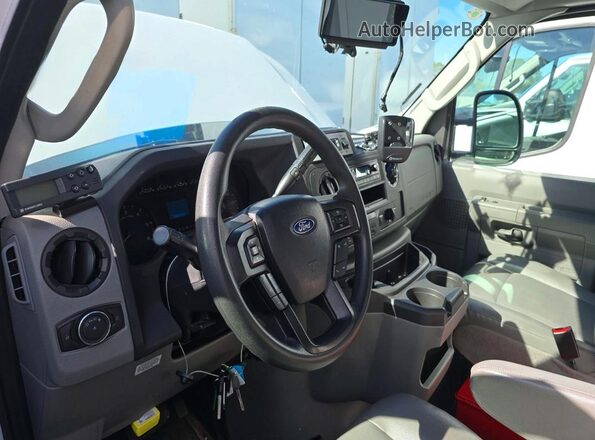 1FDWE3FK6PDD18824 2023 FORD ECONOLINE White Սարքավորումների վահանակի տեսք