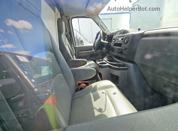 1FDWE3FK9PDD08532 2023 FORD ECONOLINE White Դիմացի տեսք