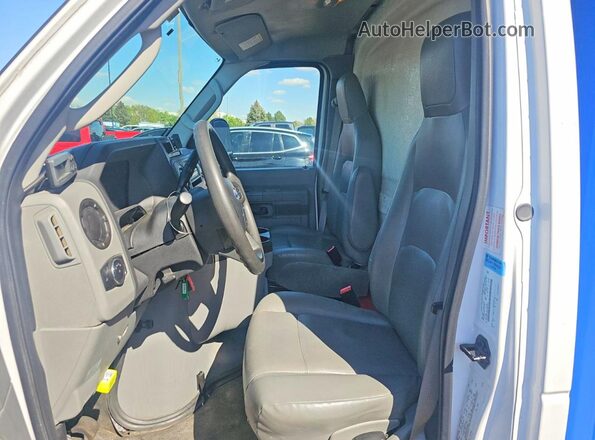 1FDWE3FK9PDD31812 2023 FORD ECONOLINE White Սալոնի հետևի տեսք