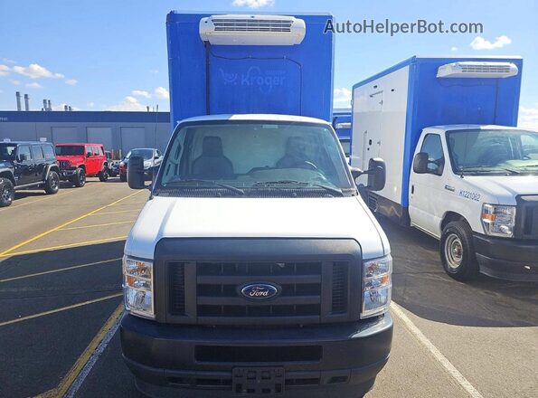 1FDWE3FK9PDD31812 2023 FORD ECONOLINE White Սալոնի 360 աստիճան տեսք