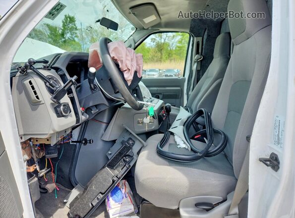 1FDWE3FN6SDD00326 2024 FORD ECONOLINE White Front interior view