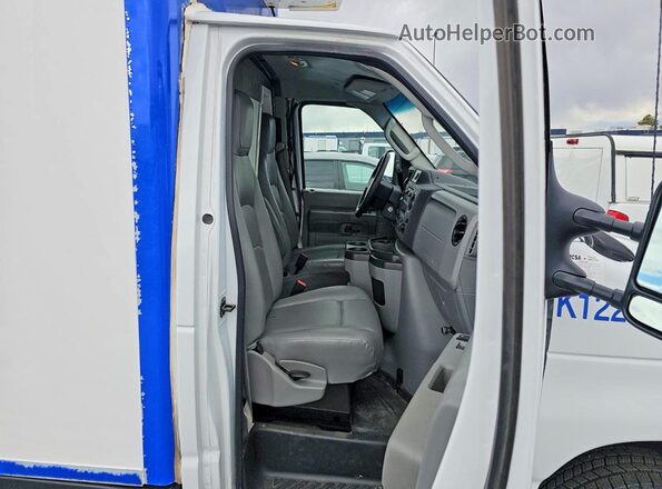 1FDWE3FNXRDD00713 2024 FORD ECONOLINE White Դիմացի տեսք