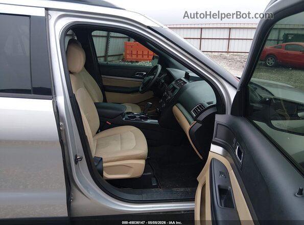 1FM5K7B88HGC09562 2017 FORD FORD EXPLORER Серебряный Вид салона спереди