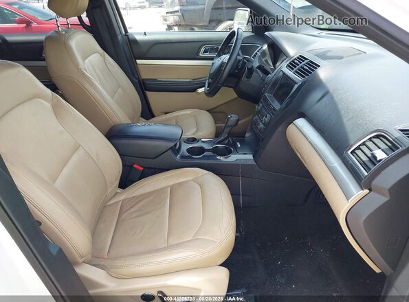 1FM5K7D81HGD82742 2017 FORD EXPLORER White Вид салону спереду
