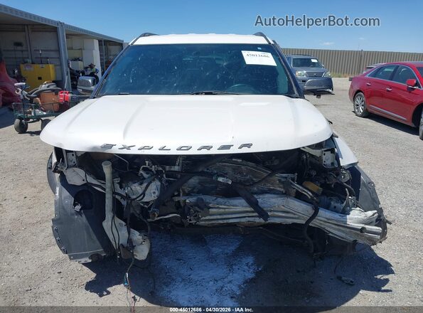 1FM5K7D85HGD55639 2017 FORD FORD EXPLORER Белый Вид задней части салона