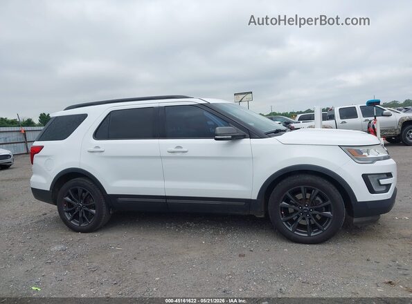 1FM5K7D86HGA22138 2017 FORD EXPLORER Белый Вид задней части салона