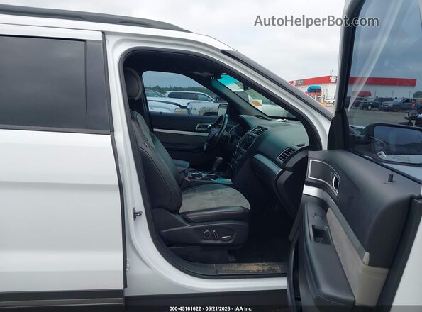 1FM5K7D86HGA22138 2017 FORD EXPLORER Белый Вид салона спереди