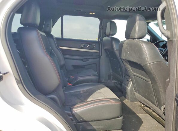 1FM5K7D86JGC06212 2018 FORD EXPLORER White Widok tylnych siedzeń