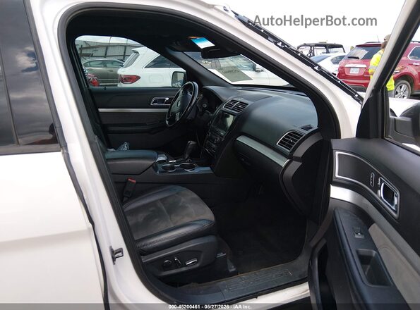 1FM5K7D87HGD49163 2017 FORD EXPLORER White Widok wnętrza z przodu