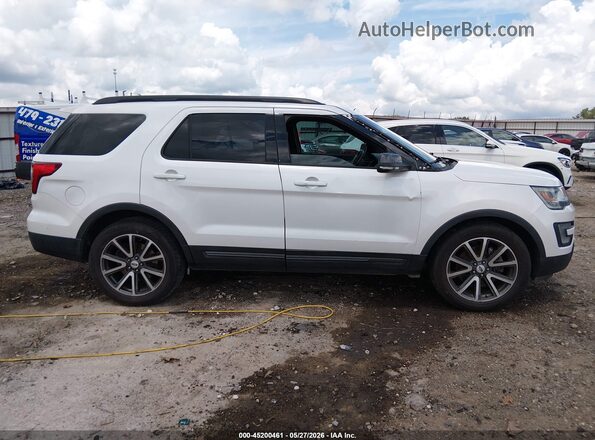 1FM5K7D87HGD49163 2017 FORD EXPLORER White Widok wnętrza z tyłu