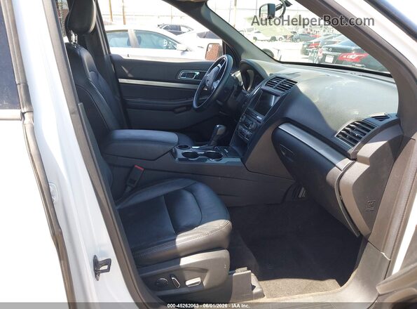 1FM5K7D87JGA19559 2018 FORD EXPLORER White Вид салону спереду