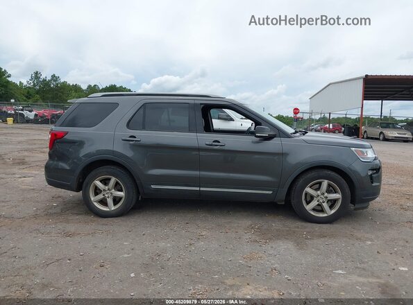 1FM5K7DH3JGA76678 2018 FORD EXPLORER Gray Vista interior trasera