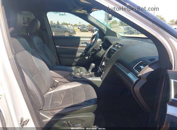 1FM5K7F85JGA15166 2018 FORD EXPLORER Silver Front interior view