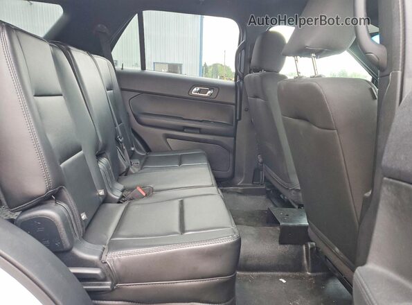 1FM5K8AR0JGC19248 2018 FORD EXPLORER White Rear seats view
