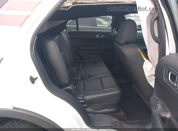 1FM5K8AR2HGC07600 2017 FORD UTILITY POLICE INTERCEPTOR White Вид наклейки з VIN-кодом