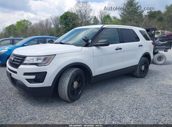 1FM5K8AR9JGC35335 2018 FORD POLICE INTERCEPTOR White Առջևի ձախ երեք քառորդ տեսարան