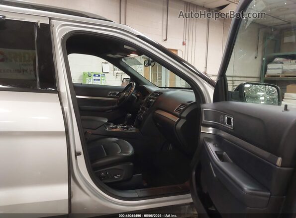 1FM5K8D80JGA29632 2018 FORD FORD EXPLORER Silver Widok wnętrza z przodu