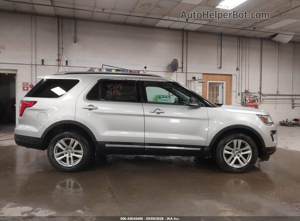 1FM5K8D80JGA29632 2018 FORD FORD EXPLORER Silver Widok wnętrza z tyłu