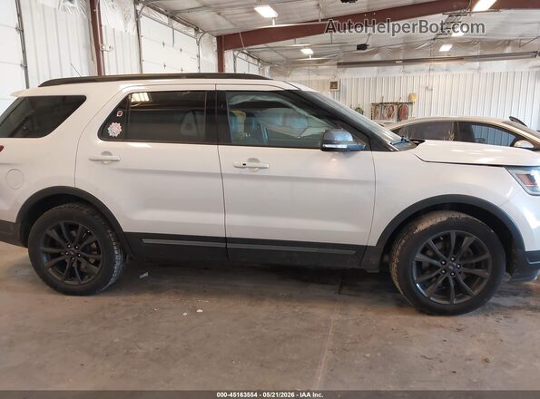 1FM5K8D80KGA14324 2019 FORD EXPLORER White Rear interior view