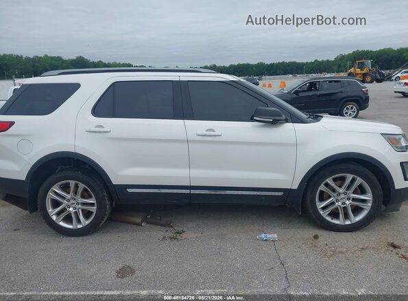 1FM5K8D81HGC65586 2017 FORD EXPLORER White Вид задньої частини салону