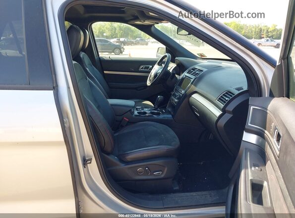 1FM5K8D86JGC38213 2018 FORD EXPLORER Silver Front interior view