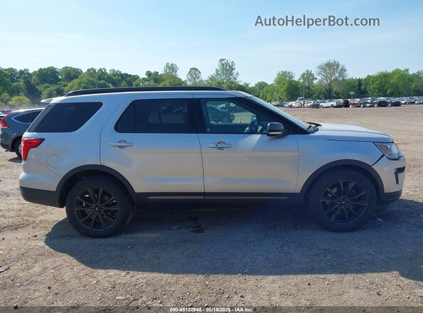 1FM5K8D86JGC38213 2018 FORD EXPLORER Silver Rear interior view