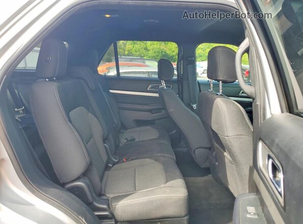 1FM5K8D89HGA96546 2017 FORD EXPLORER Серебряный Вид задней части салона