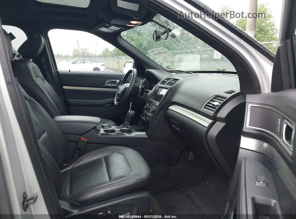 1FM5K8D8XJGA75405 2018 FORD EXPLORER Silver Vista interior delantera
