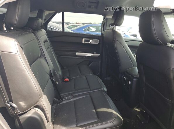 1FM5K8FW5NNA09423 2022 FORD EXPLORER White Vista de los asientos traseros