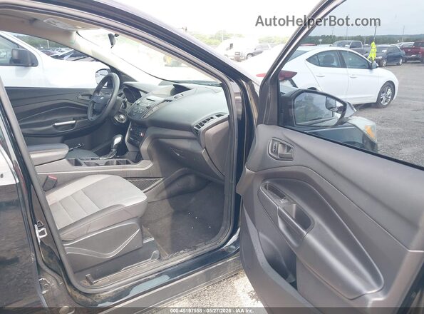 1FMCU0F73HUD56514 2017 FORD ESCAPE Black Вид салону спереду