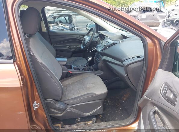 1FMCU0F74HUD91322 2017 FORD ESCAPE Brown Widok wnętrza z przodu