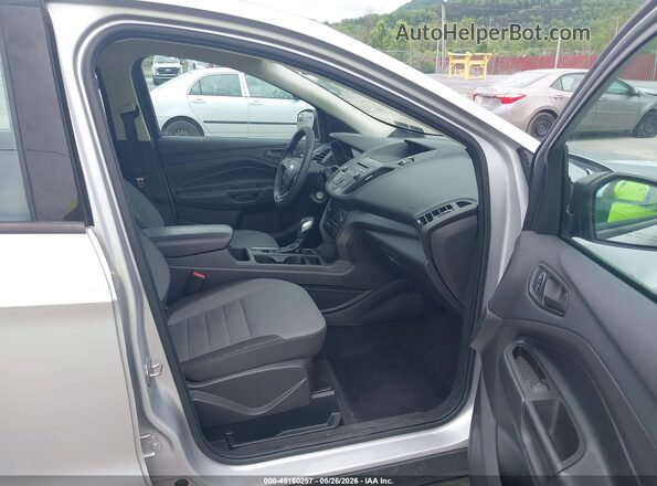 1FMCU0F76JUA48162 2018 FORD ESCAPE Silver Front interior view