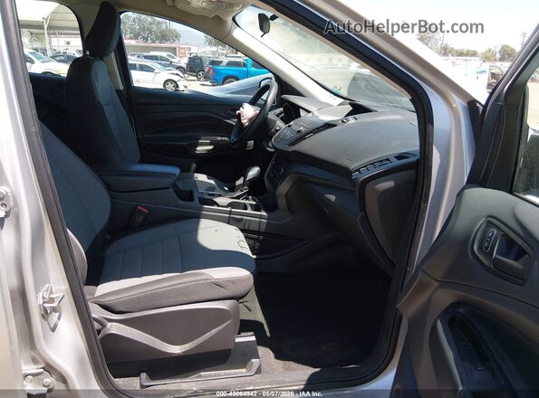 1FMCU0F77KUB62737 2019 FORD ESCAPE Silver Front interior view