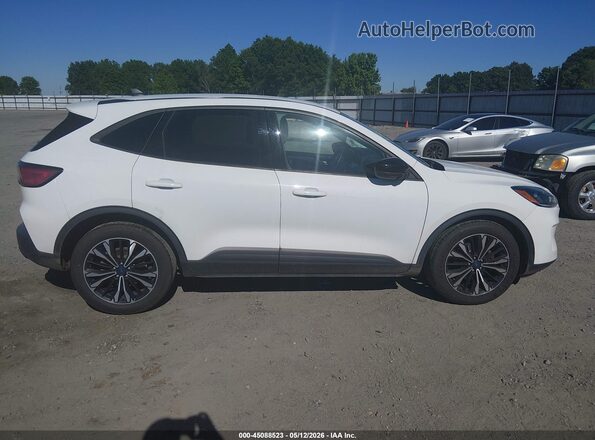 1FMCU0G65MUB29616 2021 FORD ESCAPE White Widok wnętrza z tyłu