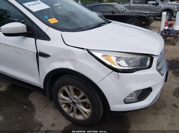 1FMCU0G95HUD67076 2017 FORD ESCAPE Белый 