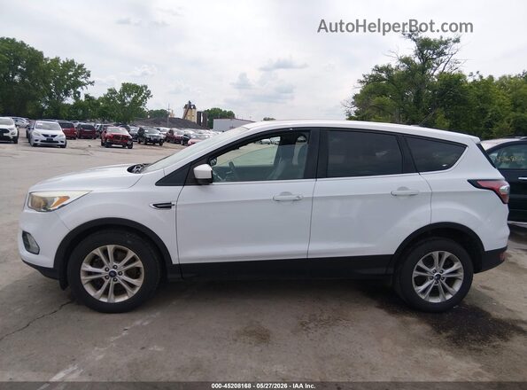 1FMCU0G95HUD67076 2017 FORD ESCAPE Белый 