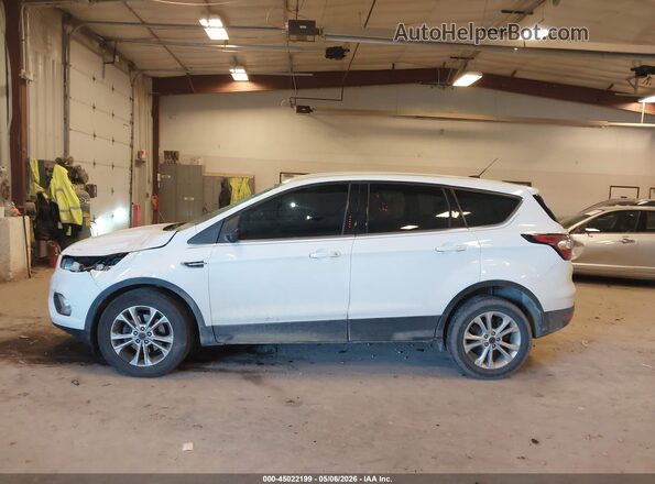 1FMCU0GD0HUA53159 2017 FORD ESCAPE White Սալոնի 360 աստիճան տեսք
