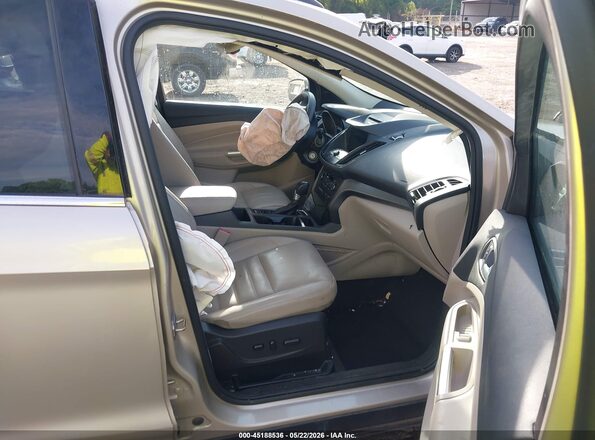 1FMCU0GD0HUE43565 2017 FORD ESCAPE Gold წინა სალონის ხედი