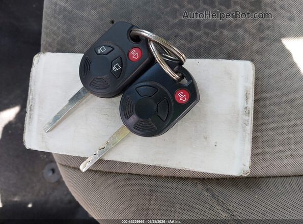 1FMCU0GD0HUE64500 2017 FORD ESCAPE Red Widok deski rozdzielczej